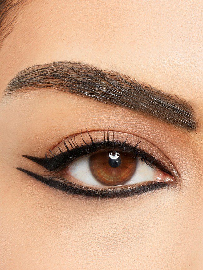 Exemplo de fishtail eyeliner com produtos maybelline