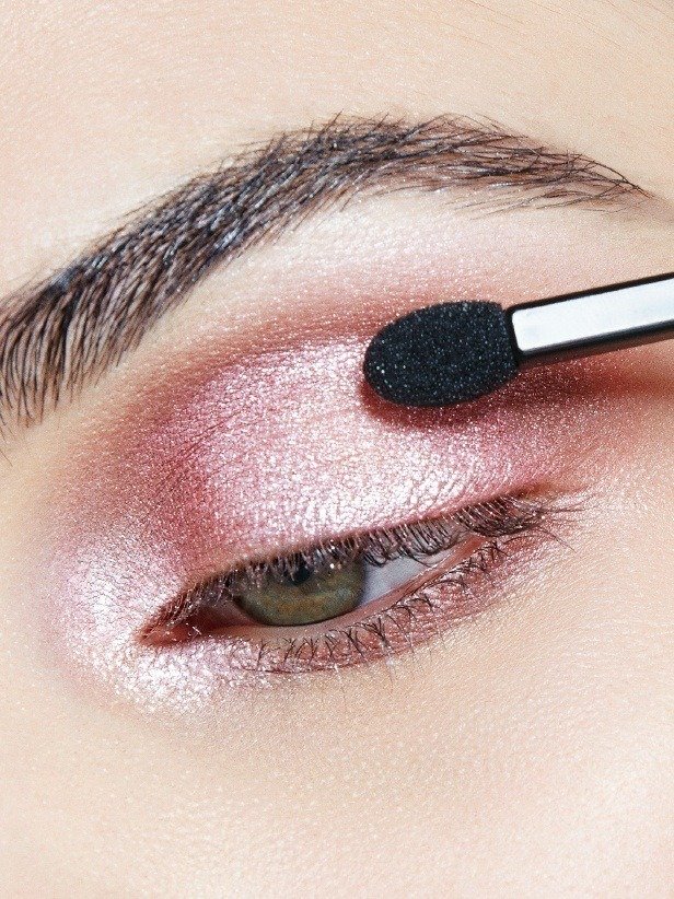 maybellline falsies angel mascara day look step 1 3x4
