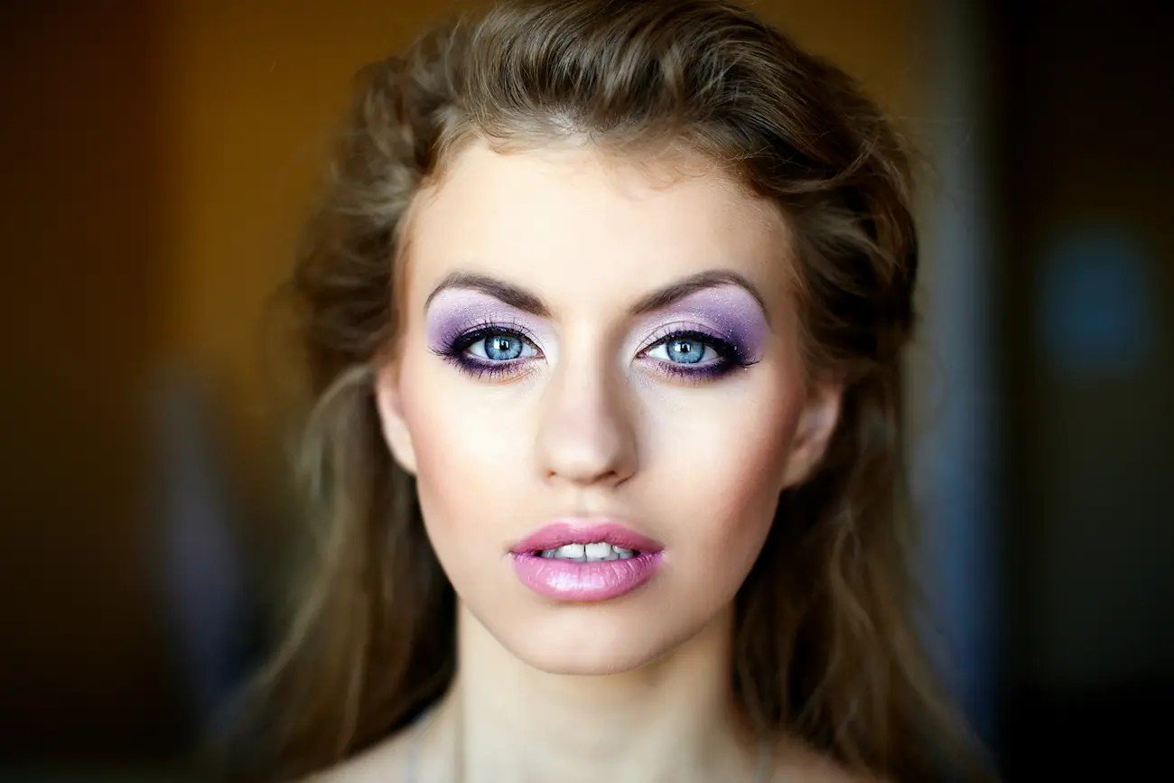 maquiagem em tons de roxo