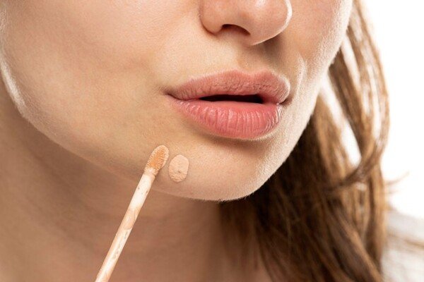 como tapar borbulhas com maquilhagem