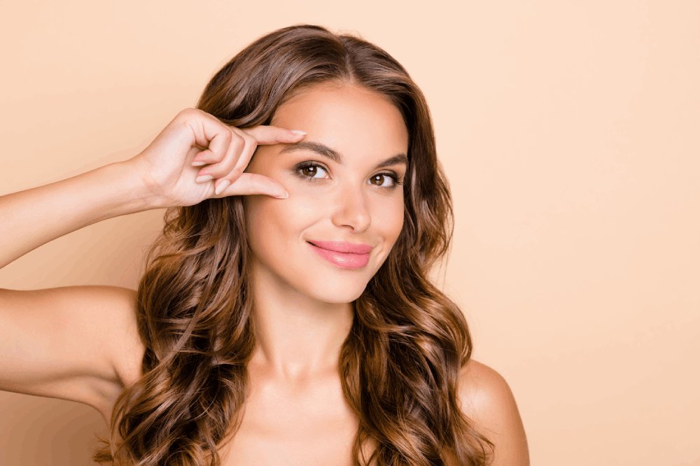 sobrancelhas desiguais