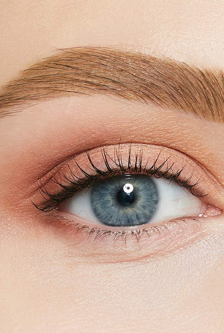 Eye macro lightblonde Maybelline brow ultraslim