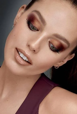 Maquilhagem única para uma ocasião noturna 